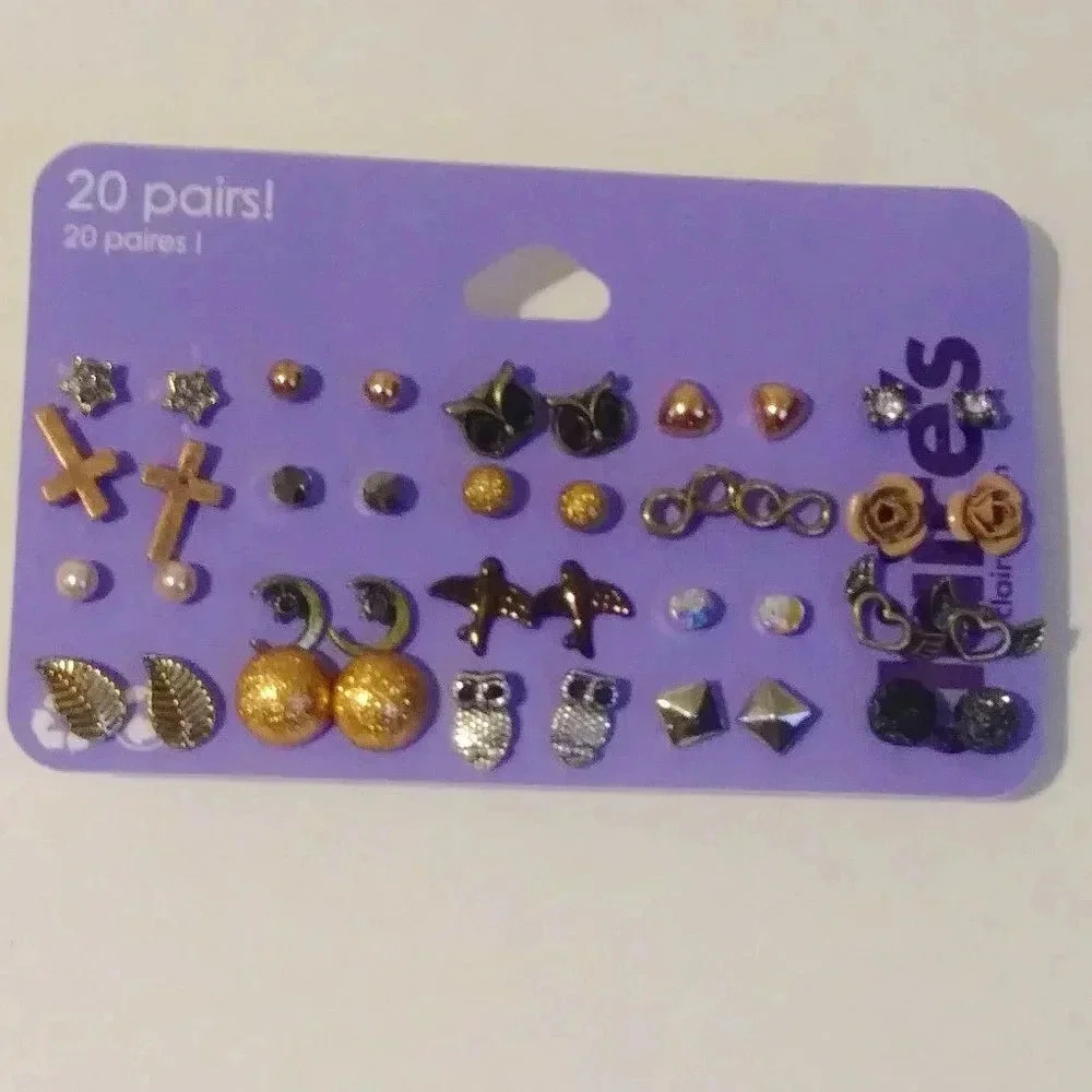 Claire's Set of 20 Earrings.‎ NEW J31